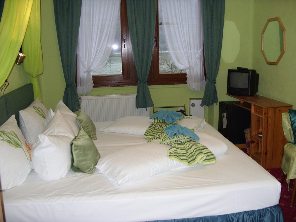 Hotel Kranenturm Bacharach Exteriör bild